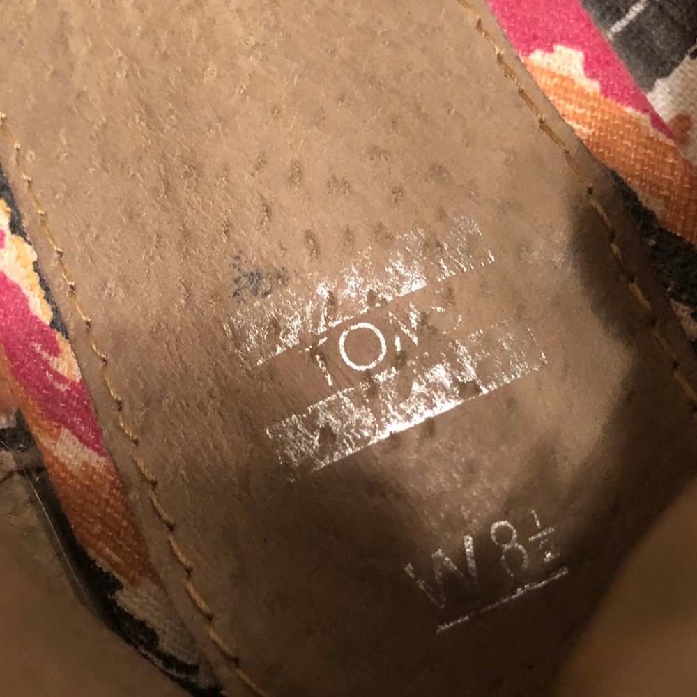 Toms Black/Gray Chambray Ballet Flats with Colorful Patterned Lining - Picture 7 of 7
